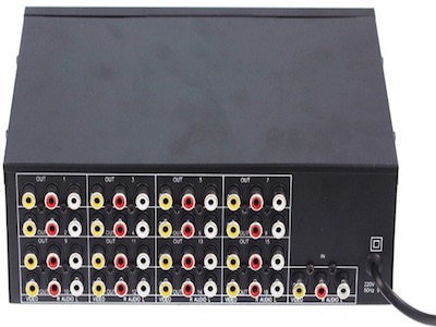  splitter 1-16 RCA که برای تبدیل 1 تصویر ویدیو به 16 تصویر یک شکل استفاده می‌شود.